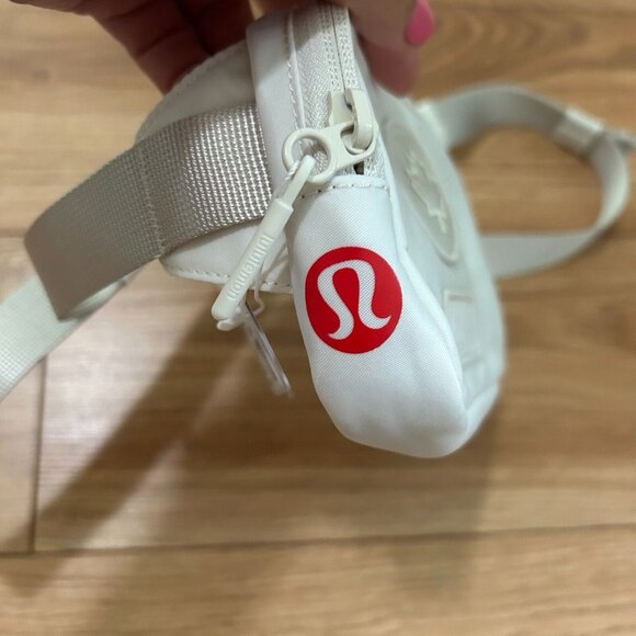 Lululemon Team Canada Future Legacy Mini Belt Bag White/Light Ivory NEW - Picture 2 of 5